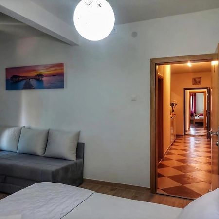 Vacation Home Keskic Velika Gata Ngoại thất bức ảnh