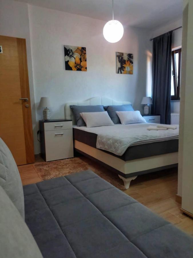 Vacation Home Keskic Velika Gata Ngoại thất bức ảnh