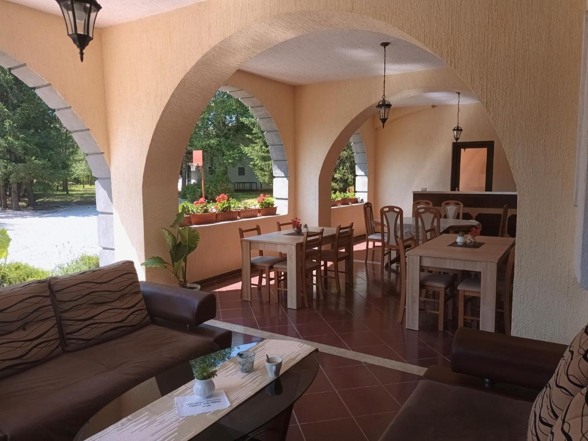 Vacation Home Keskic Velika Gata Ngoại thất bức ảnh
