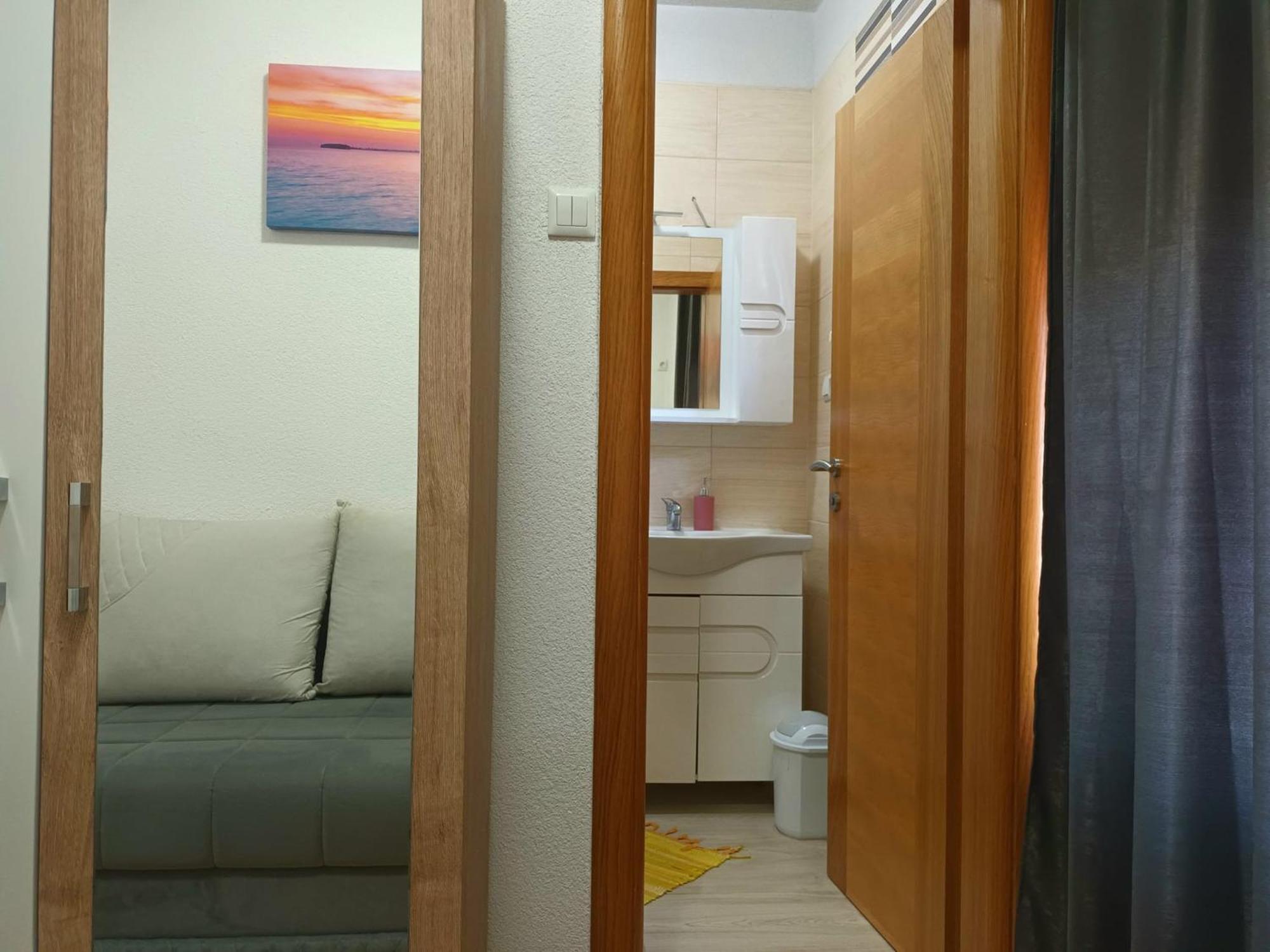 Vacation Home Keskic Velika Gata Ngoại thất bức ảnh