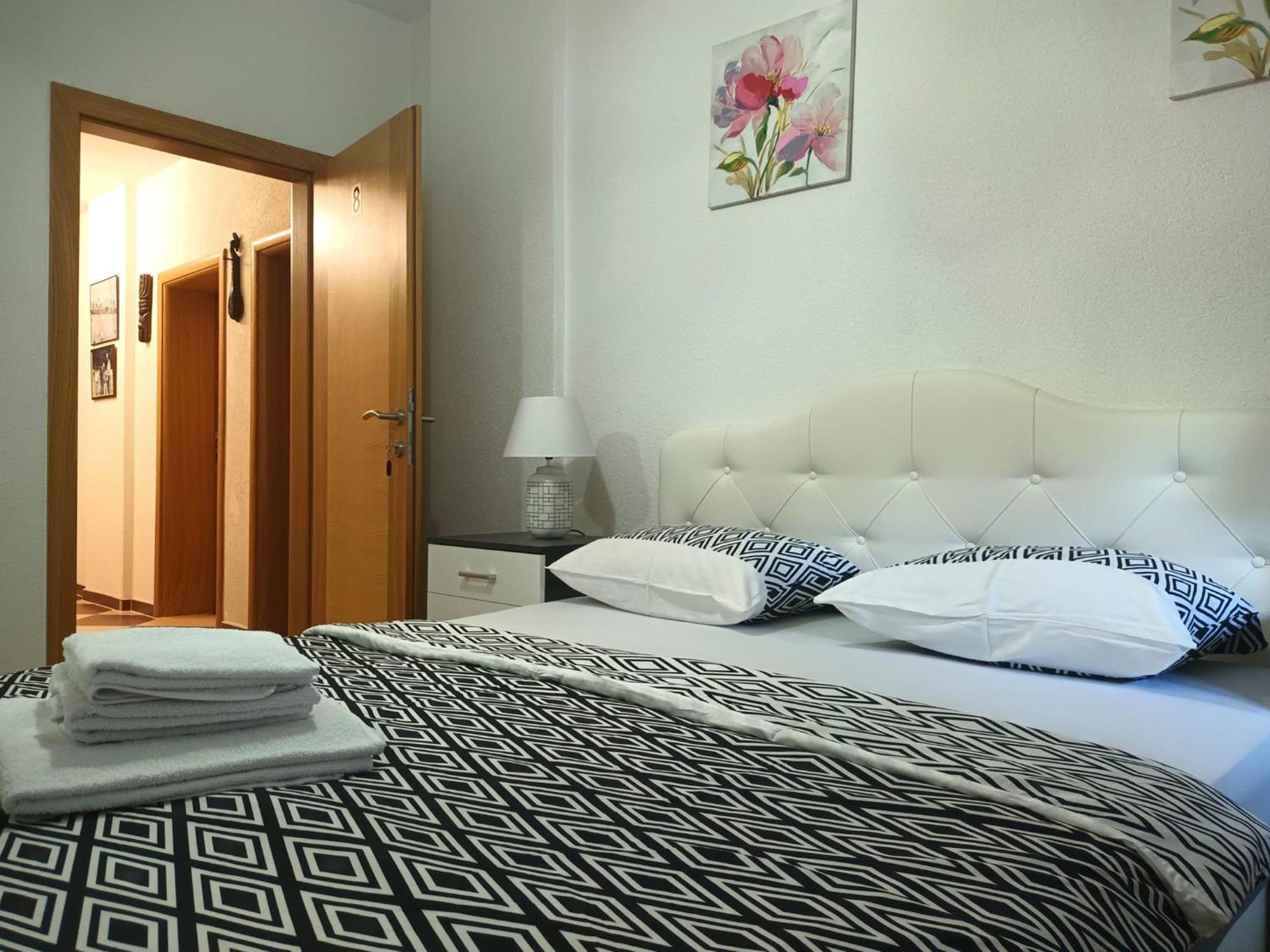 Vacation Home Keskic Velika Gata Ngoại thất bức ảnh
