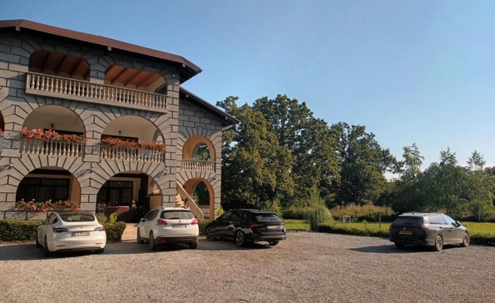 Vacation Home Keskic Velika Gata Ngoại thất bức ảnh