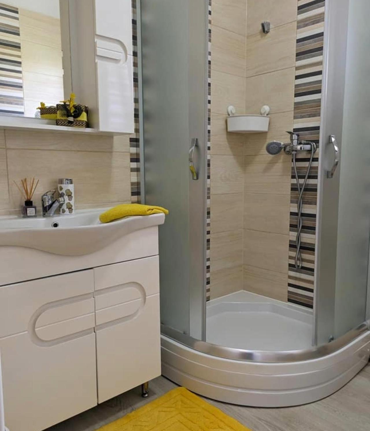 Vacation Home Keskic Velika Gata Ngoại thất bức ảnh