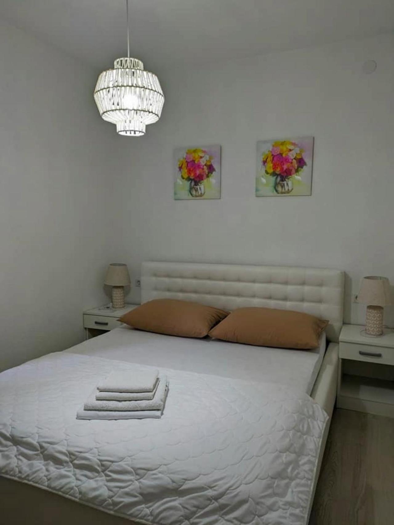Vacation Home Keskic Velika Gata Ngoại thất bức ảnh