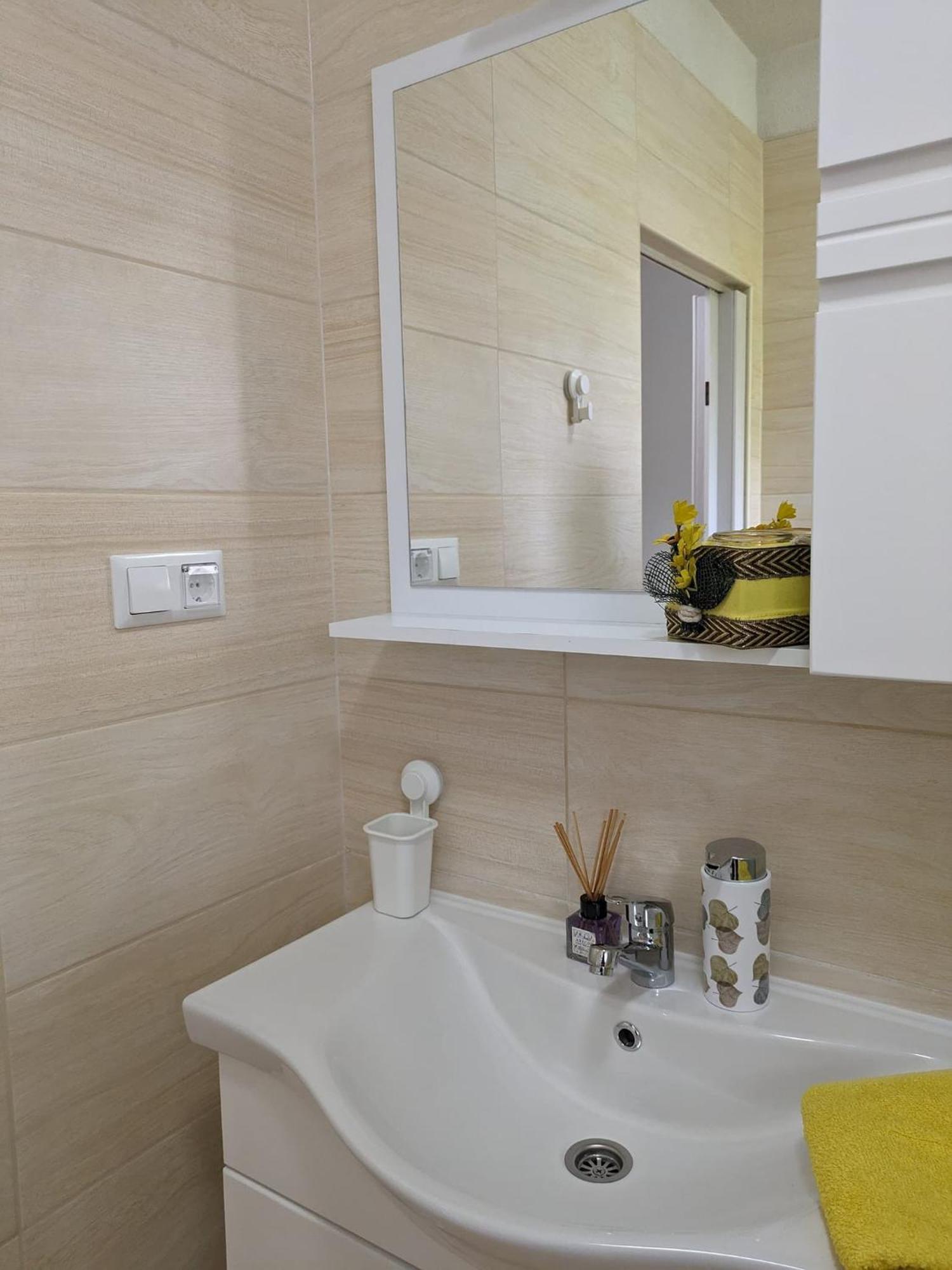 Vacation Home Keskic Velika Gata Ngoại thất bức ảnh