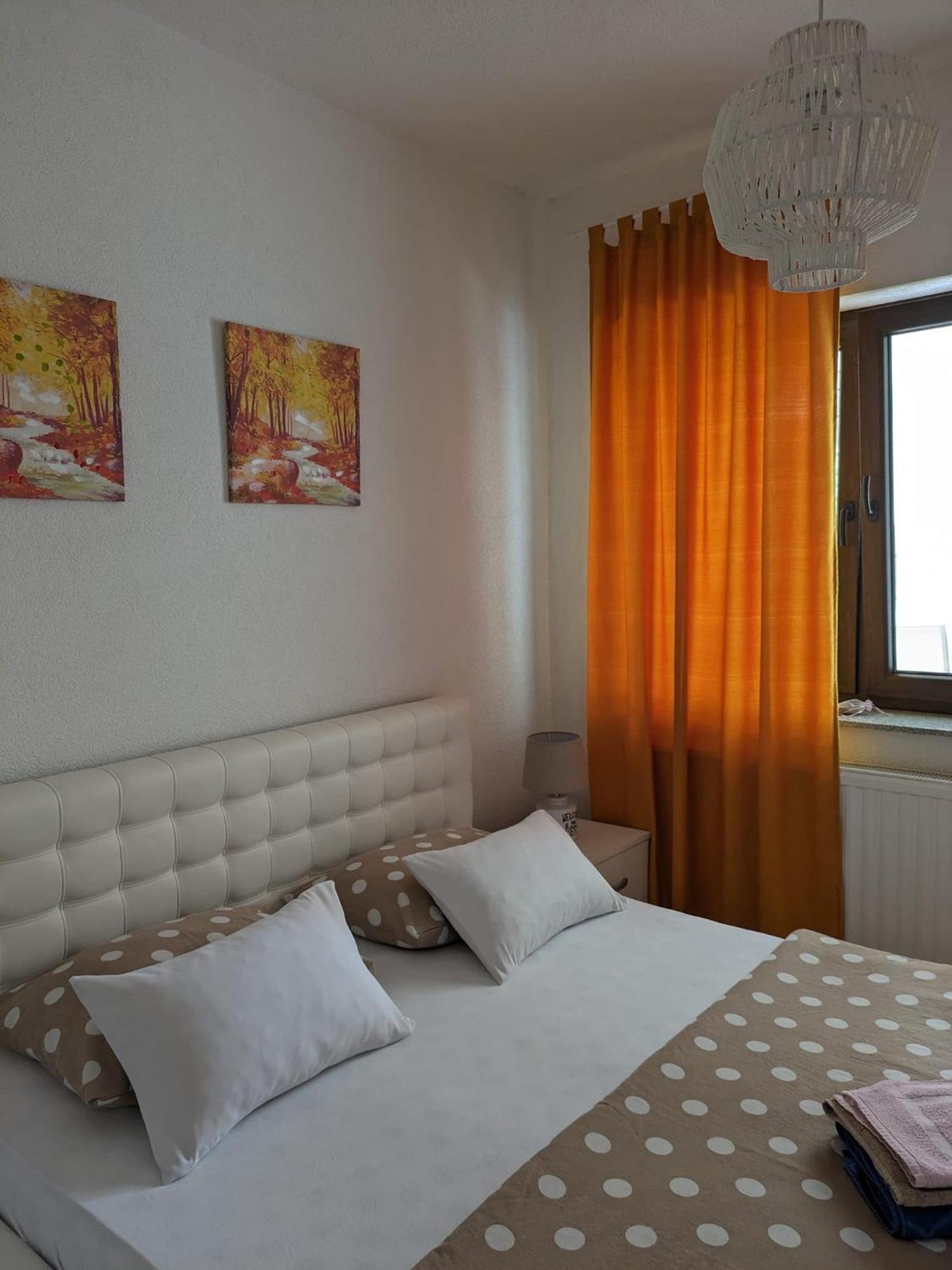 Vacation Home Keskic Velika Gata Ngoại thất bức ảnh