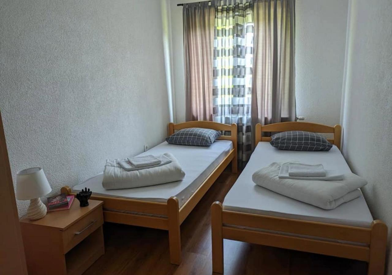 Vacation Home Keskic Velika Gata Ngoại thất bức ảnh