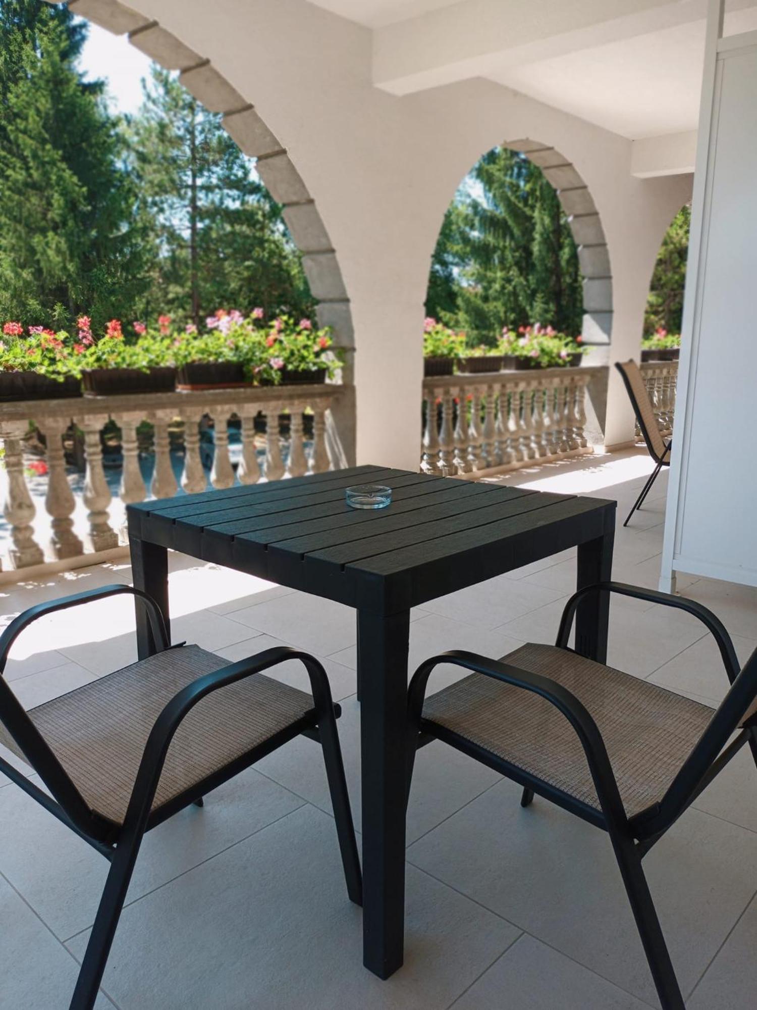 Vacation Home Keskic Velika Gata Ngoại thất bức ảnh